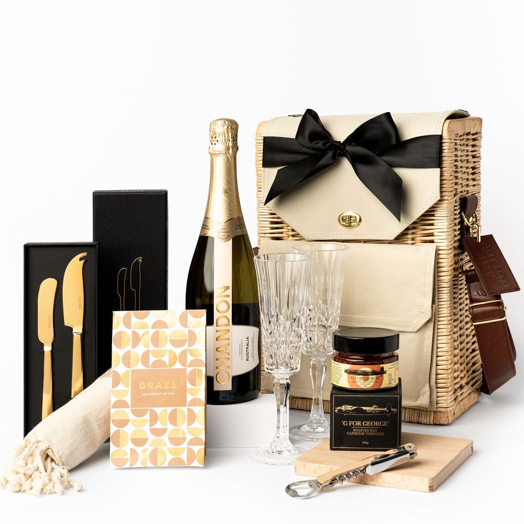 CarryWicker-PicnicPerfection_Hero.jpg__PID:9d70fe08-9403-4911-97dc-1ba3b78ff386